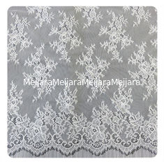 Chine Robe de mariage bordée crantée florale ene ivoire de dentelle de Chantilly de nylon de 100% adaptée aux besoins du client fournisseur