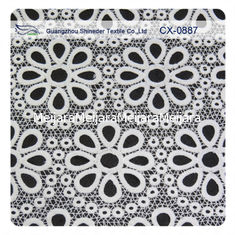 Chine Le tissu de dentelle brodé par blanc, polyester a répété le vêtement floral de tissus en soie de bourgeon fournisseur