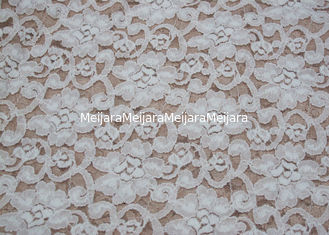 Chine Forme blanche de fleur de tissu de dentelle balayée par mode, largeur étirable CY-LQ0042 de 135cm fournisseur