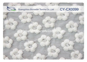 Chine Tissu de dentelle brodé par blanc de forme de fleur pour la robe de mariage CY-CX0099 fournisseur