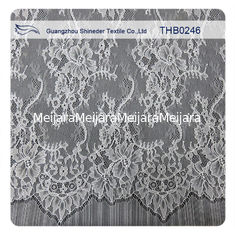 Chine Dentelle blanche nuptiale de Chantilly de mode en nylon pour des robes de mariage fournisseur