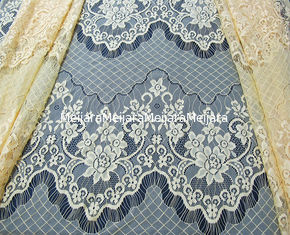 Chine Polyamide jaune cranté par tissu en nylon décoratif de dentelle de cil pour la robe de nuit (CY-DN0005) fournisseur