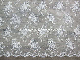 Chine Équilibre en nylon carré de dentelle de cil/dentelle exquise de robe pour la décoration 150cm x 150cm fournisseur