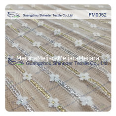 Chine Tissu métallique en nylon argenté léger de dentelle pour le vêtement fournisseur