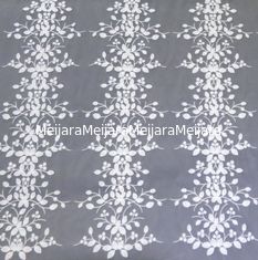 Chine Tissu feuillu multicolore stéréoscopique de dentelle de broderie de modèle pour le vêtement fournisseur