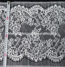 Chine Équilibre en nylon de dentelle d'oeillet, dentelle nuptiale de feston floral pour la robe de soirée fournisseur