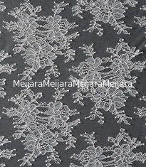 Chine conception en nylon de fleur blanche de tissu de dentelle de largeur de 150cm pour la robe fournisseur