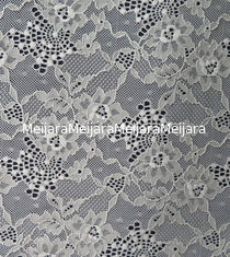 Chine Tissu élastique de dentelle de Spandex et de nylon avec le modèle de fleur de trèfle fournisseur