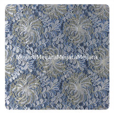 Chine Tissu floral bleu de dentelle de guipure de Chantilly de fleur blanche d'or de mode fournisseur