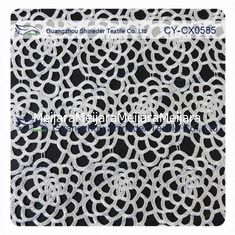 Chine Tissu antique de dentelle de polyester de bout droit/tissu de couture avec la fleur blanche fournisseur