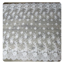 Le tissu de teinture qui respecte l'environnement de dentelle de Chantilly de robe de mariage, ivoire a répété floral fournisseur