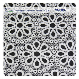 Le tissu de dentelle brodé par blanc, polyester a répété le vêtement floral de tissus en soie de bourgeon fournisseur