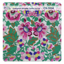 Tissu brodé floral coloré de dentelle de crochet pour le vêtement de mode fournisseur
