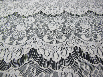 Amincissez le tissu de dentelle cranté par dentelle française en nylon creuse de cil pour le vêtement de dame (CY-DN0002) fournisseur