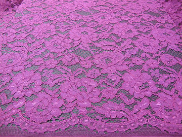 Matériel en nylon de rayonne de crochet de fleur de tissu pourpre élégant de dentelle pour le vêtement fournisseur