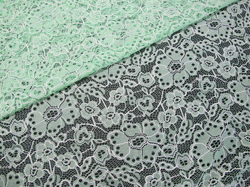 Modèle de fleur brodé par nylon durable fait sur commande de vert de tissu de dentelle de coton fournisseur
