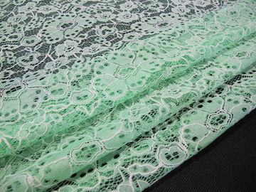 Modèle de fleur brodé par nylon durable fait sur commande de vert de tissu de dentelle de coton fournisseur