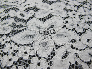 Le beau blanc a attaché le tissu de dentelle/le tissu dentelle de jacquard par la cour fournisseur