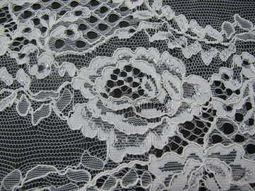 Tissu attaché peu commun coloré de dentelle de broderie de guipure pour la couture fournisseur