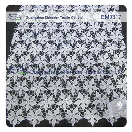 La fleur de Cinq-pétale a brodé le tissu de dentelle pour le vêtement/dames s'habillent/robes de mariage fournisseur
