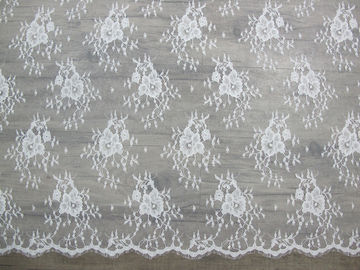Équilibre en nylon carré de dentelle de cil/dentelle exquise de robe pour la décoration 150cm x 150cm fournisseur