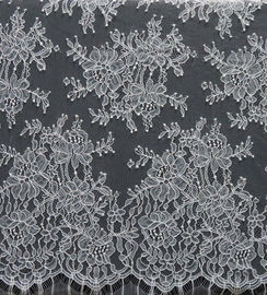 conception en nylon de fleur blanche de tissu de dentelle de largeur de 150cm pour la robe fournisseur