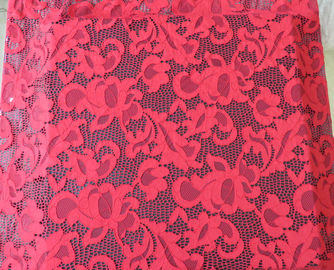 Tissu élastique rouge de dentelle de broderie de guipure de mode pour des robes de mariage fournisseur