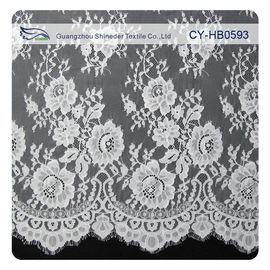 Tissu en nylon de dentelle de Chantily pour des robes de mariage, tissu floral cranté de dentelle fournisseur