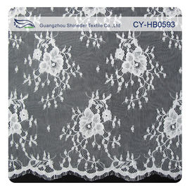 Tissu en nylon de dentelle de Chantily pour des robes de mariage, tissu floral cranté de dentelle fournisseur