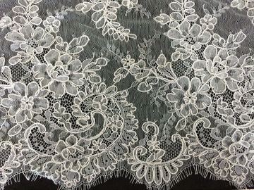 Lingerie de dentelle de Chantilly crantée par blanc sensible, tissu attaché nuptiale de dentelle fournisseur