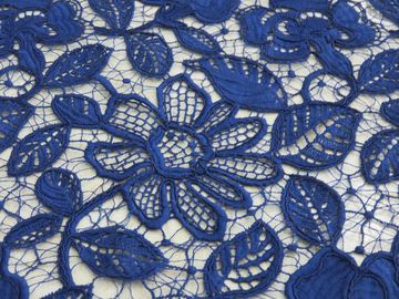 Travail manuel brodé floral de tissu de dentelle de corde de bleu royal pour la robe de femme fournisseur
